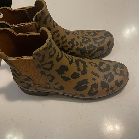 Hunter Black and Yellow Leopard Print Boots - Picture 7 of 10